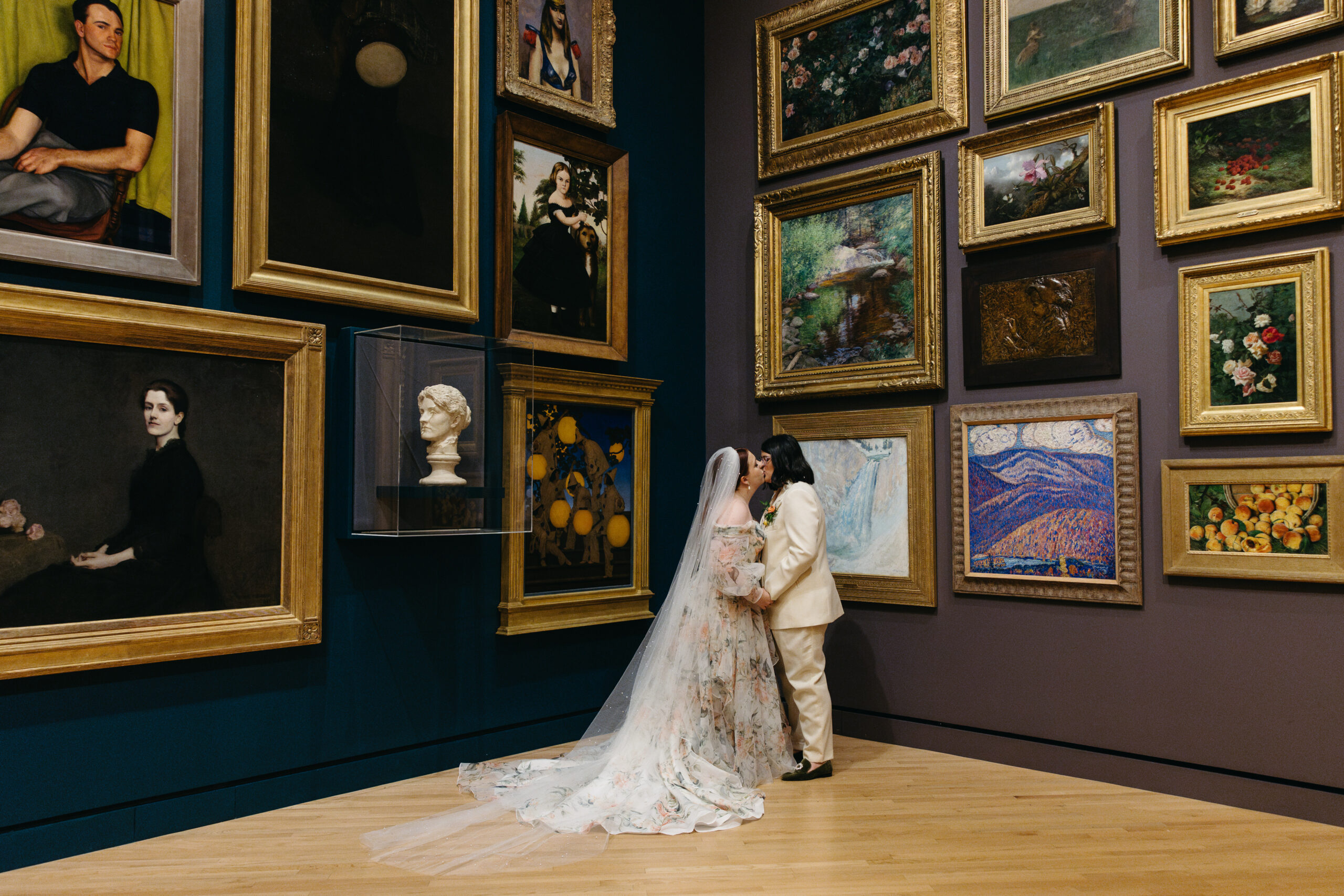 A modern, luxury art museum wedding at Crystal Bridges Museum of American Art in Bentonville, Arkansas.